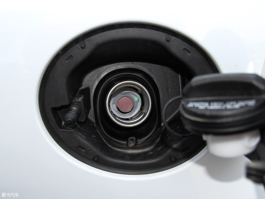 2015ݱXE 2.0T 200PS R-SPORT