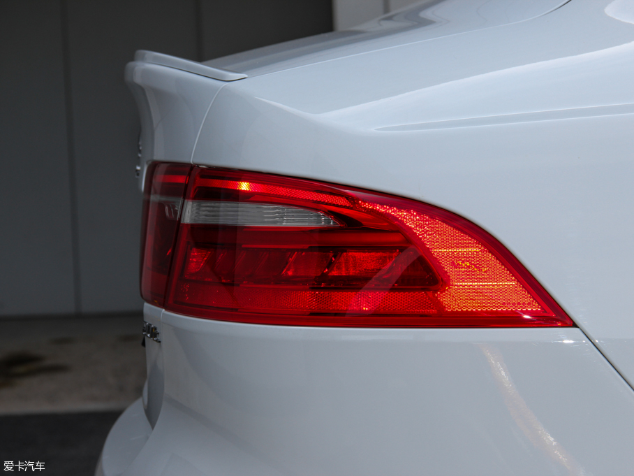 2015ݱXE 2.0T 200PS R-SPORT