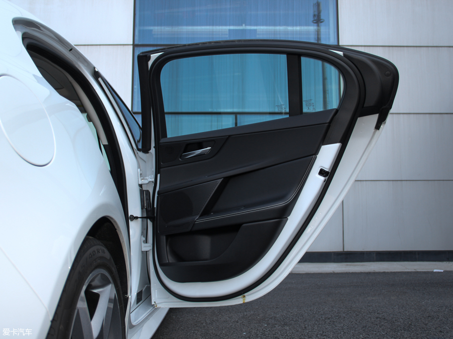 2015ݱXE 2.0T 200PS R-SPORT