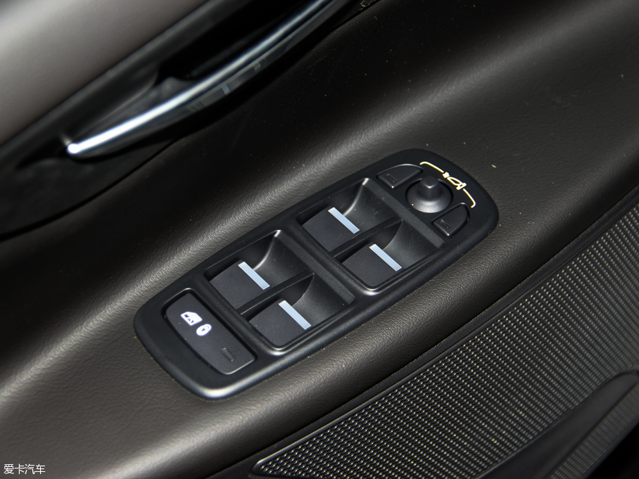 2015ݱXE 2.0T 200PS R-SPORT