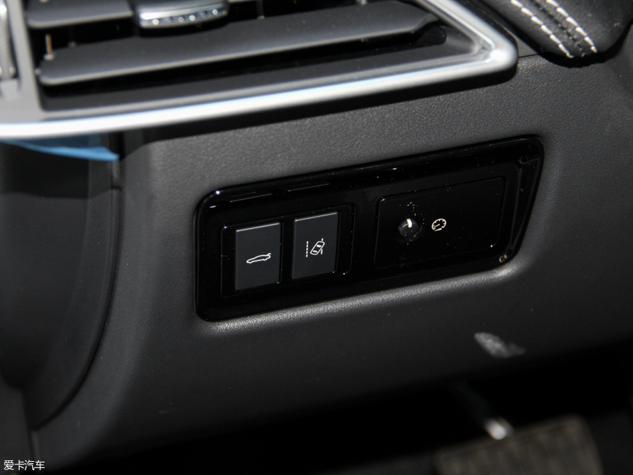 2015ݱXE 2.0T 200PS R-SPORT