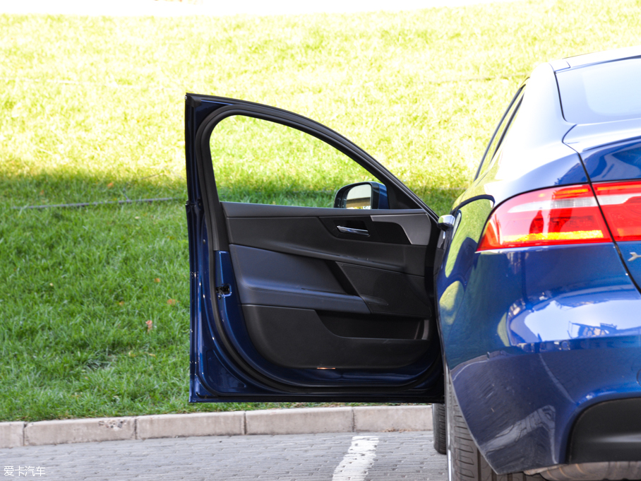 2015ݱXE 2.0T 200PS R-SPORT