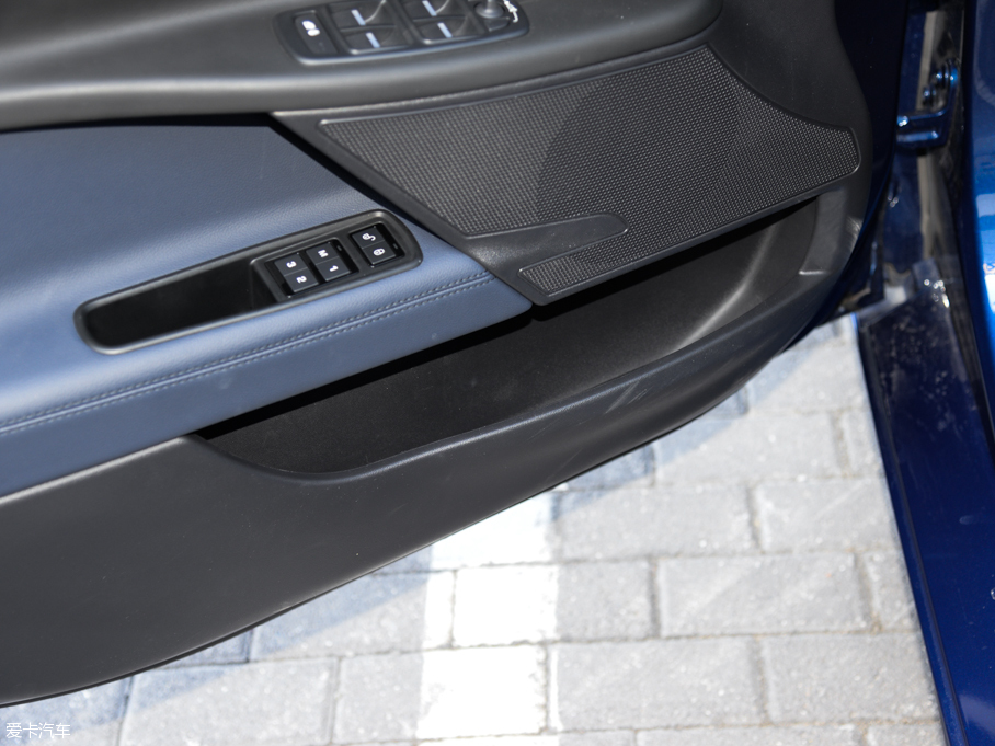 2015ݱXE 2.0T 200PS R-SPORT