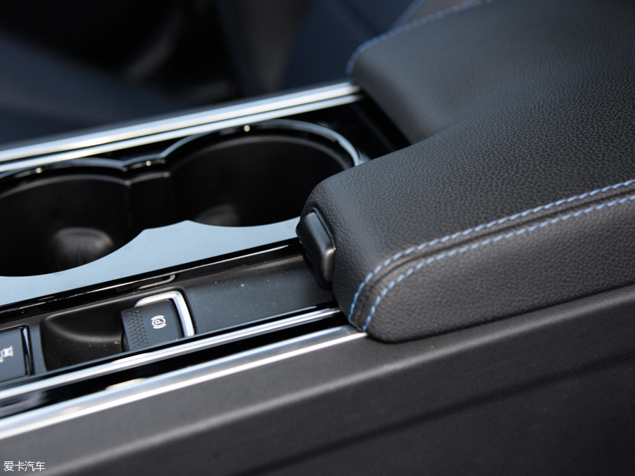 2015ݱXE 2.0T 200PS R-SPORT