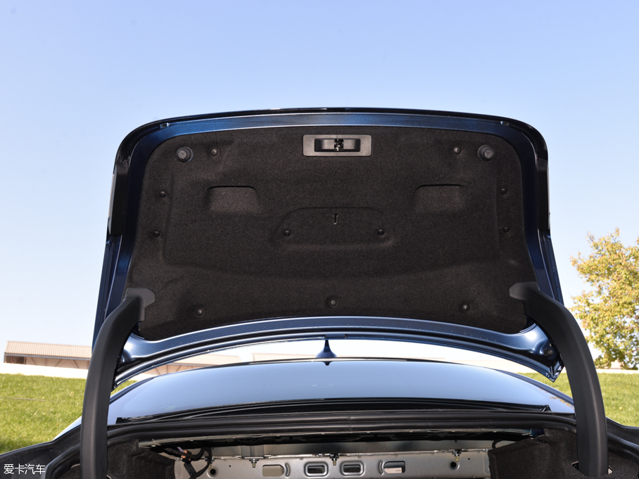 2015ݱXE 2.0T 200PS R-SPORT