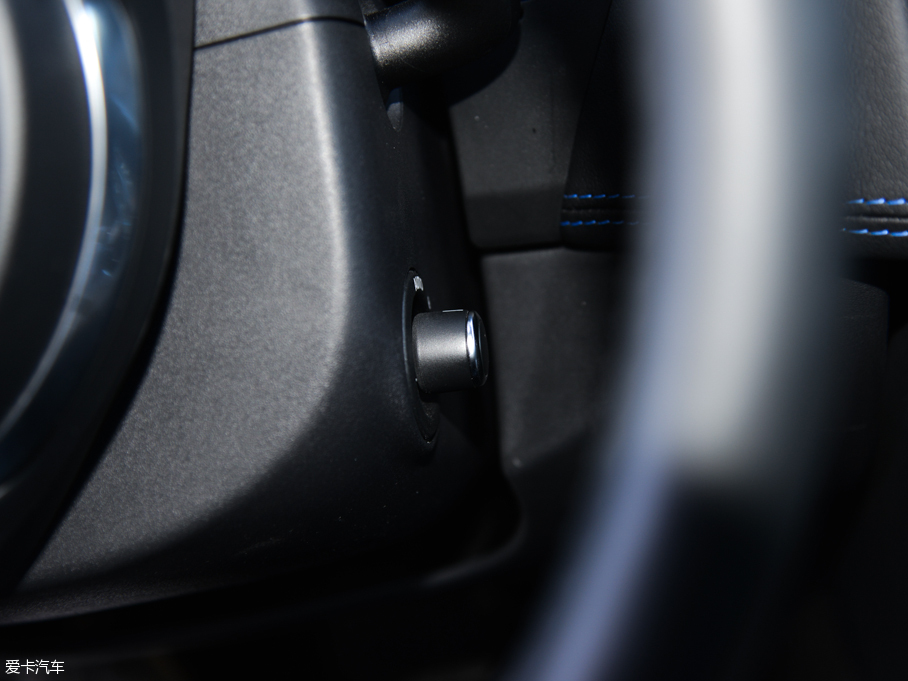 2015ݱXE 2.0T 200PS R-SPORT