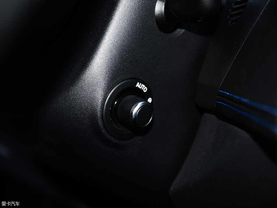 2015ݱXE 2.0T 200PS R-SPORT