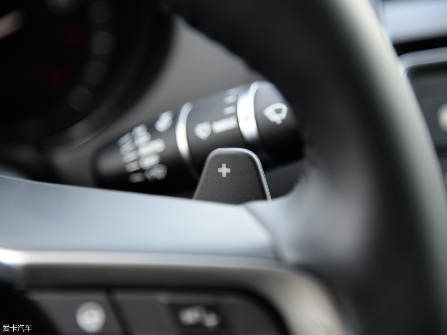 2015ݱXE 2.0T 200PS R-SPORT