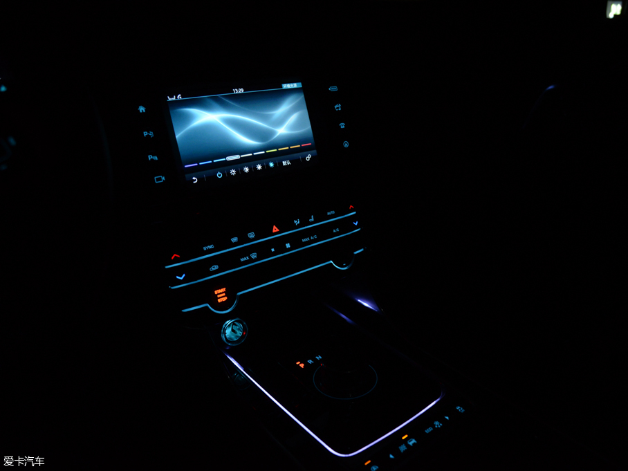 2015ݱXE 2.0T 200PS R-SPORT