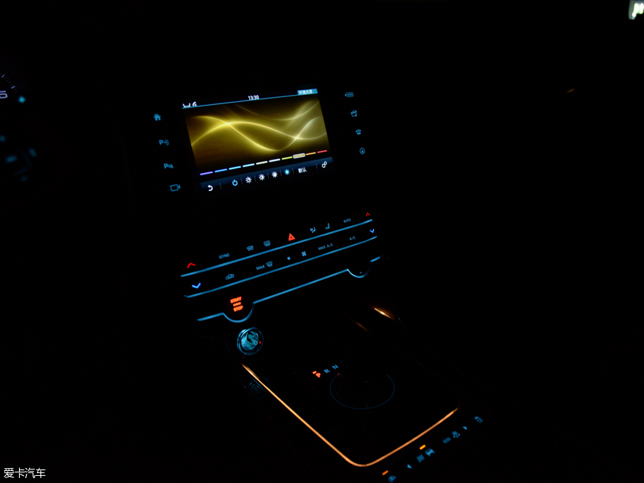 2015ݱXE 2.0T 200PS R-SPORT