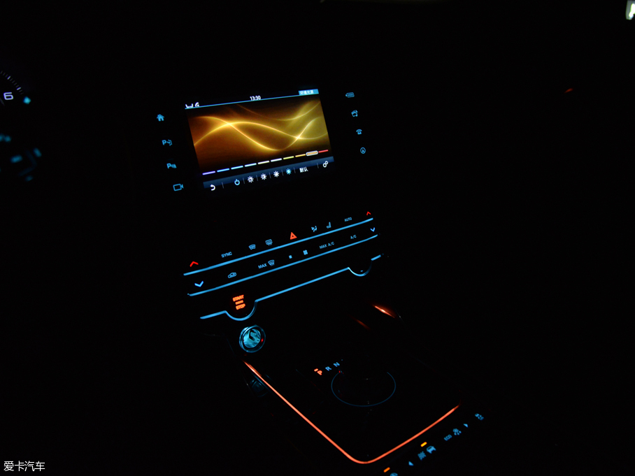 2015ݱXE 2.0T 200PS R-SPORT