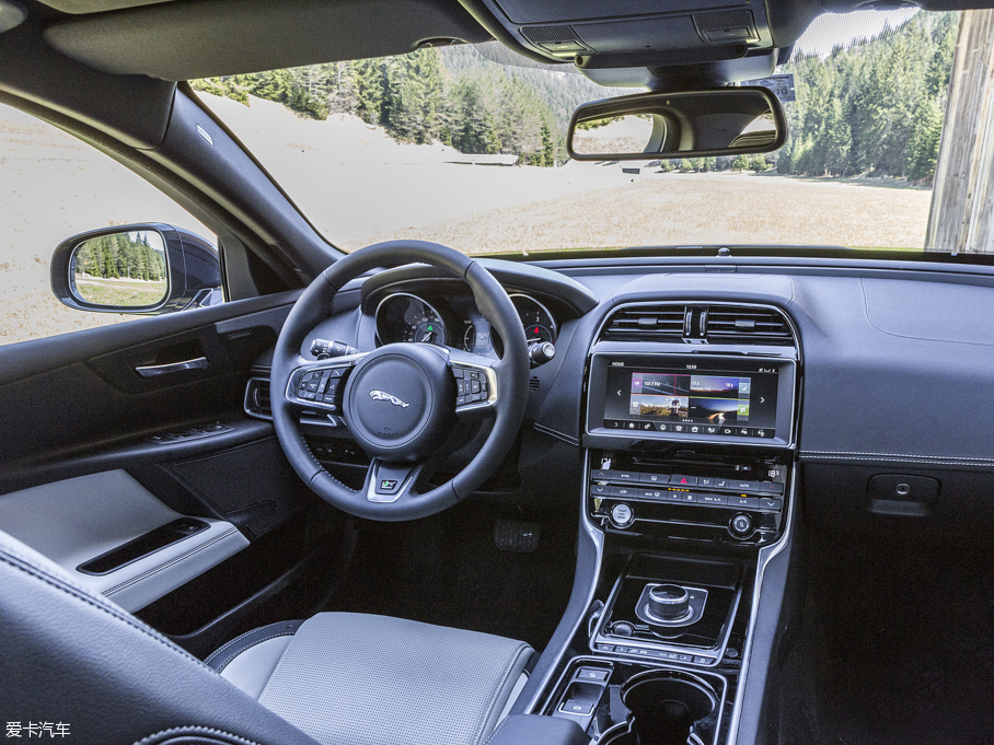 2015ݱXE 2.0T 200PS R-SPORT