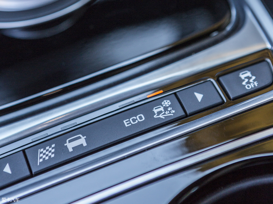 2015ݱXE 2.0T 200PS R-SPORT