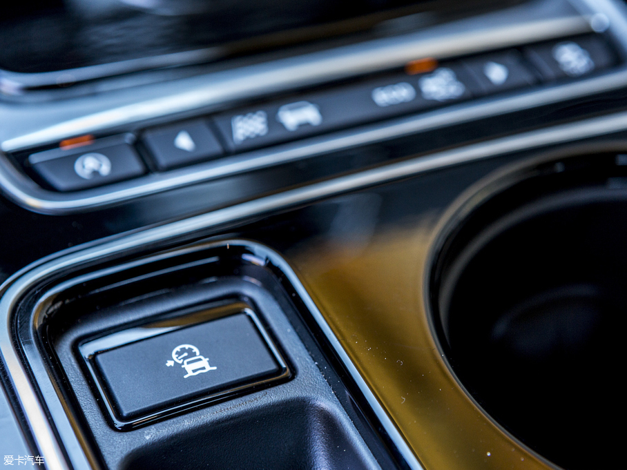 2015ݱXE 2.0T 200PS R-SPORT