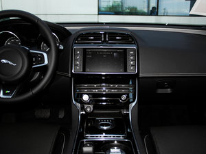 20152.0T 200PS R-SPORT п_