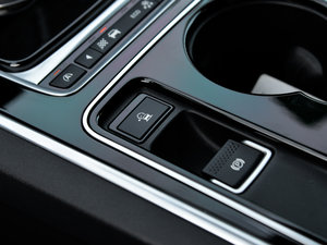 20152.0T 200PS R-SPORT п؅^