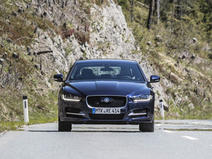 20152.0T 200PS R-SPORT w^