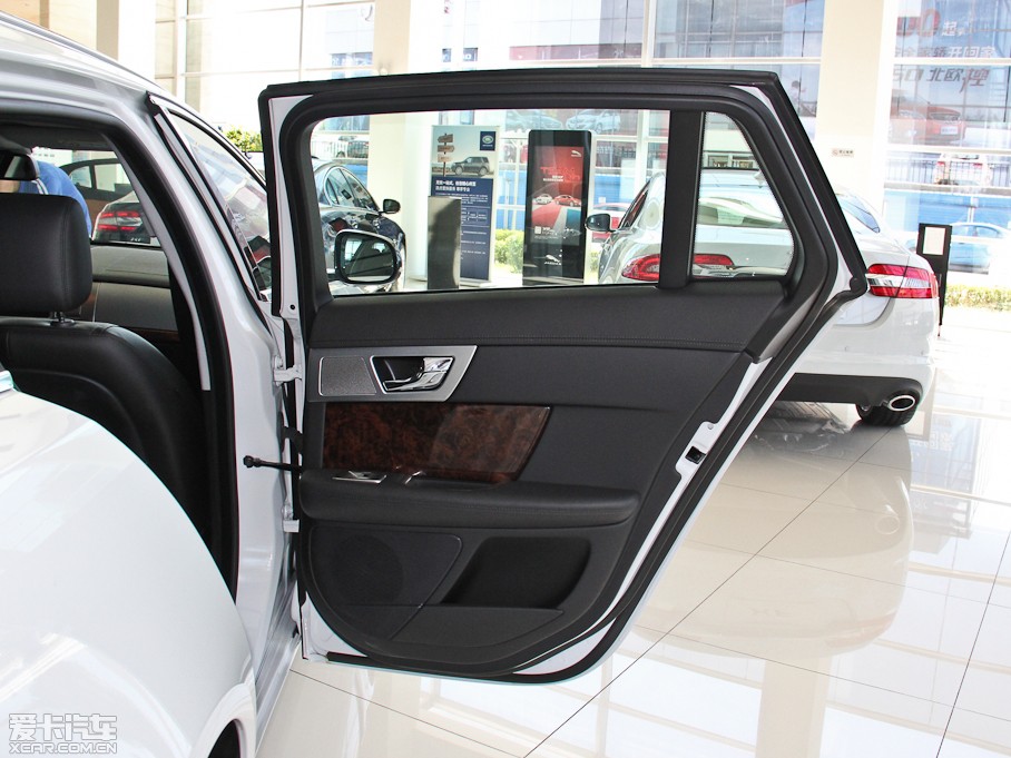 2015ݱXF Sportbrake 2.0T A