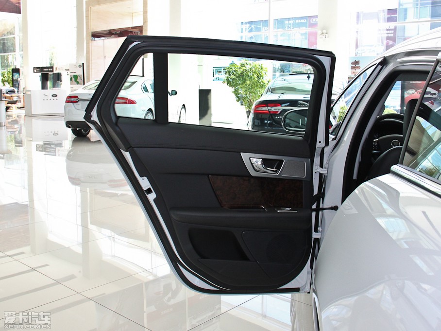 2015ݱXF Sportbrake 2.0T A