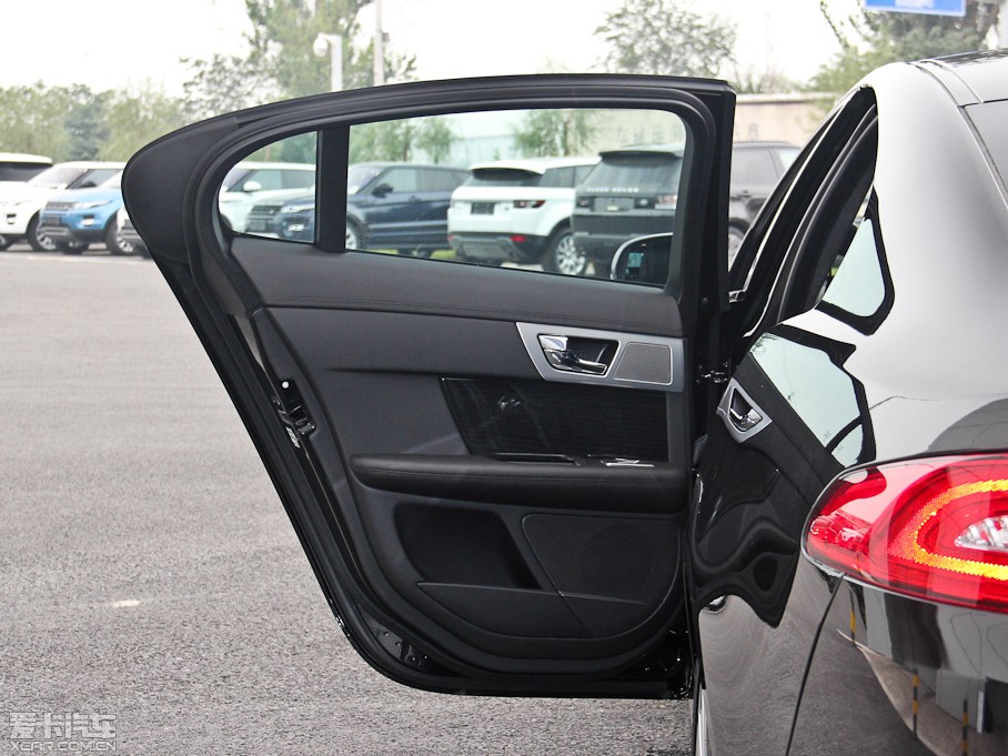 2015ݱXF 3.0 SC R-Sport A