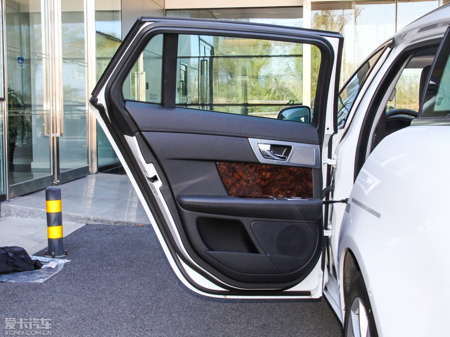 2015ݱXF Sportbrake 2.0T A