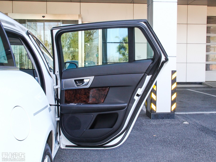 2015ݱXF Sportbrake 2.0T A