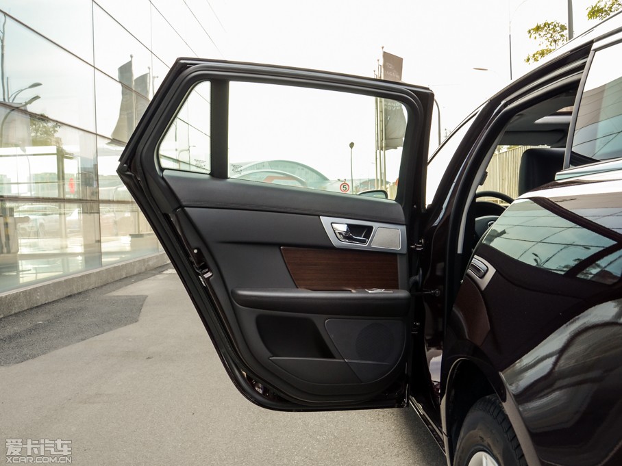 2015ݱXF Sportbrake 2.0T LA