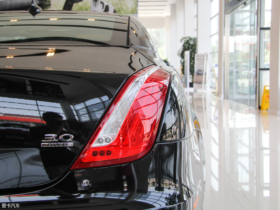 2015ݱXJ 3.0L S/C Ş̄(w) (q)