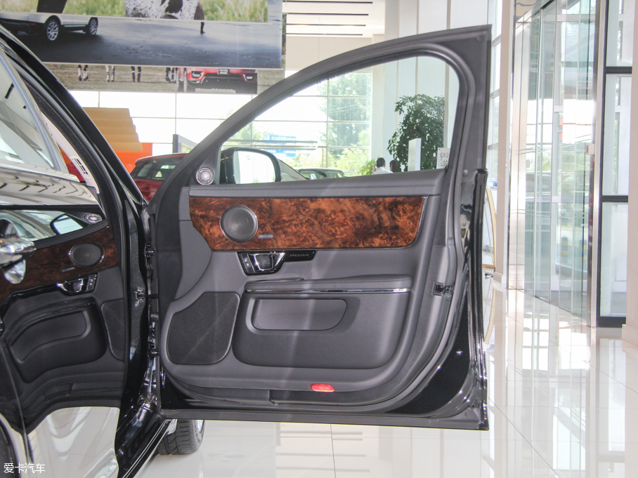 2015ݱXJ 3.0L S/C Ş̄(w) (q)