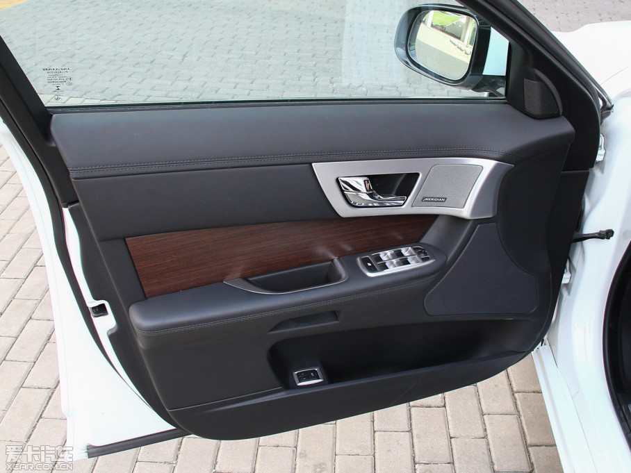 2015ݱXF Sportbrake 2.0T A