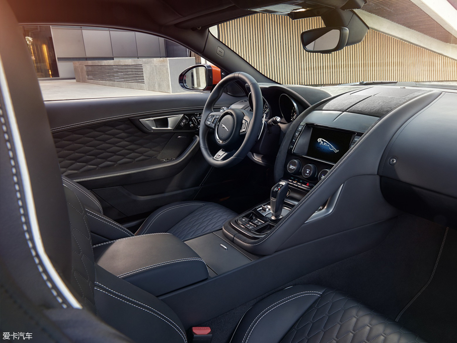 2016��ݱ�F-TYPE 5.0T SVR