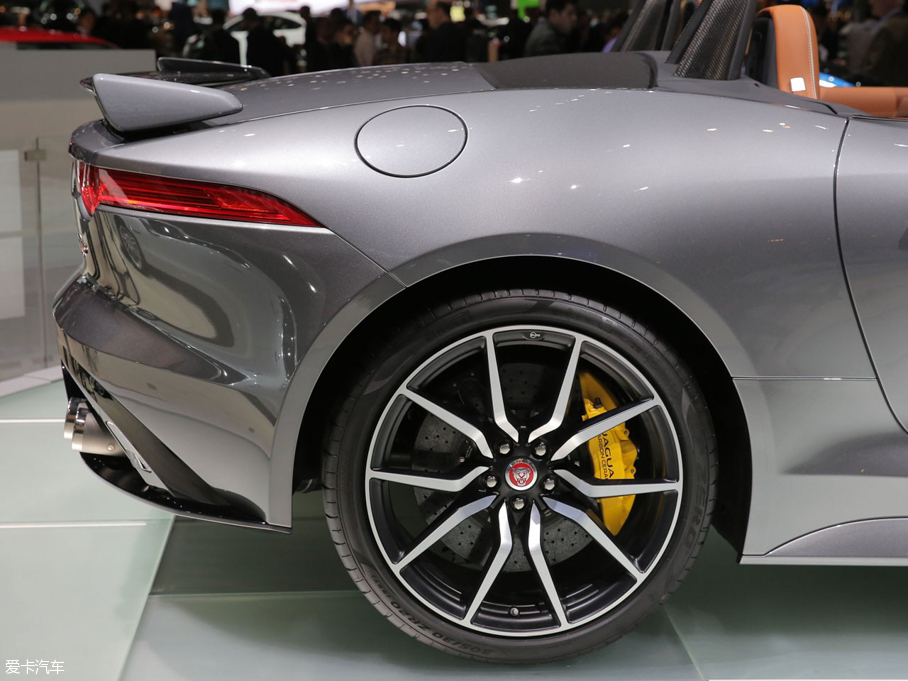 2016��ݱ�F-TYPE SVR Convertible