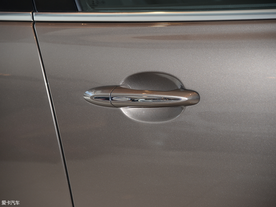 2016ݱXJ L 3.0 SC (q)̄(w)