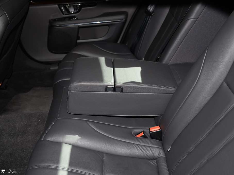 2016ݱXJ L 3.0 SC (q)̄(w)