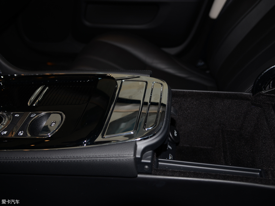 2016ݱXJ L 3.0 SC (q)̄(w)