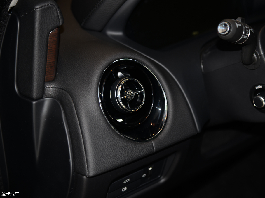 2016ݱXJ L 3.0 SC (q)̄(w)