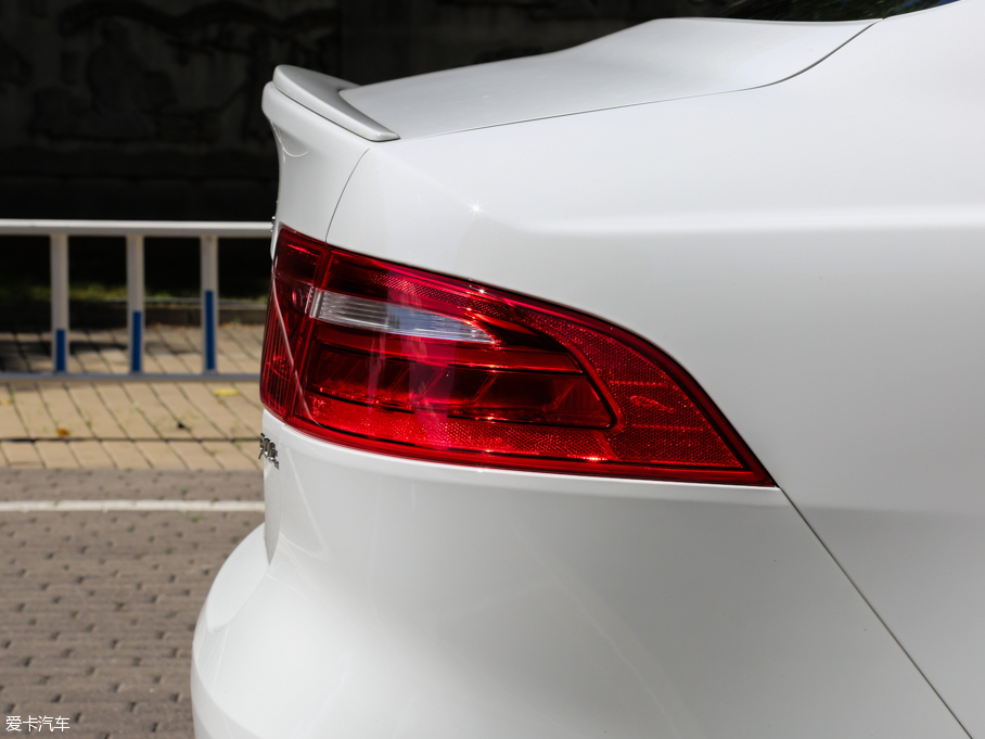 2017ݱXE 2.0T 200PS R-SPORT