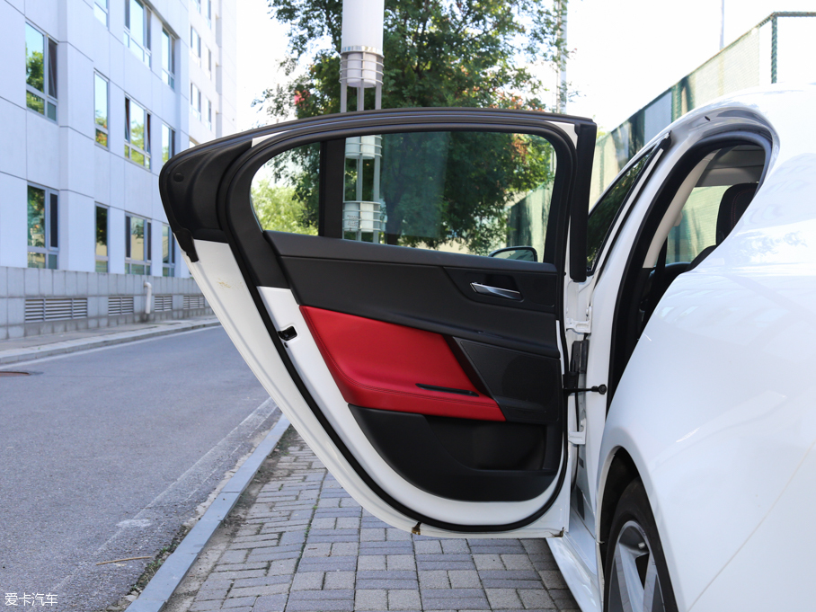 2017ݱXE 2.0T 200PS R-SPORT