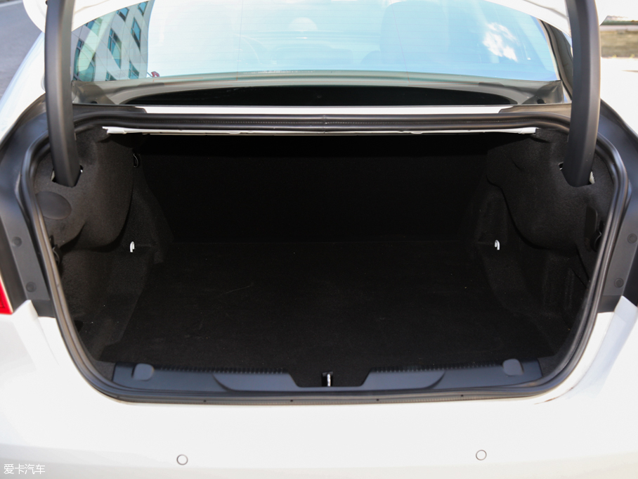 2017ݱXE 2.0T 200PS R-SPORT