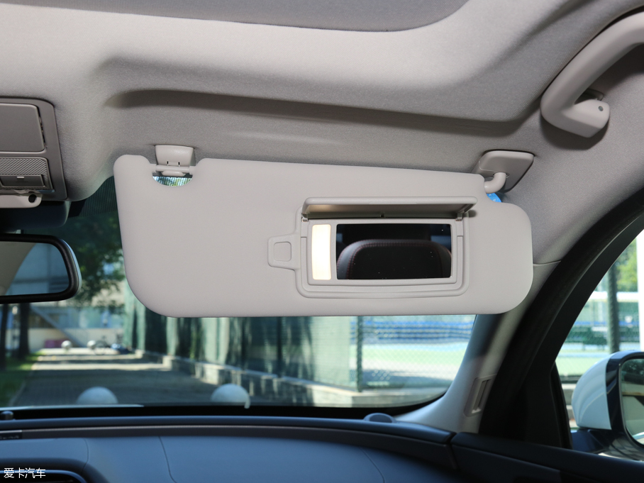 2017ݱXE 2.0T 200PS R-SPORT