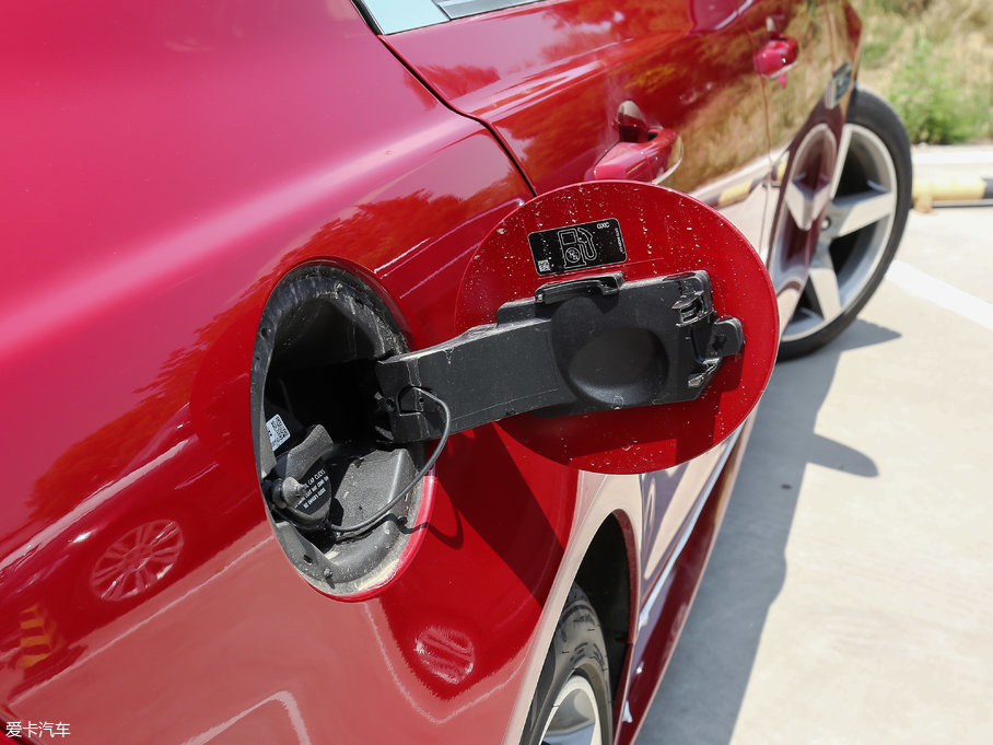 2017ݱXE 2.0T 200PS R-SPORT