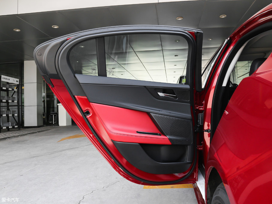 2017ݱXE 2.0T 200PS R-SPORT