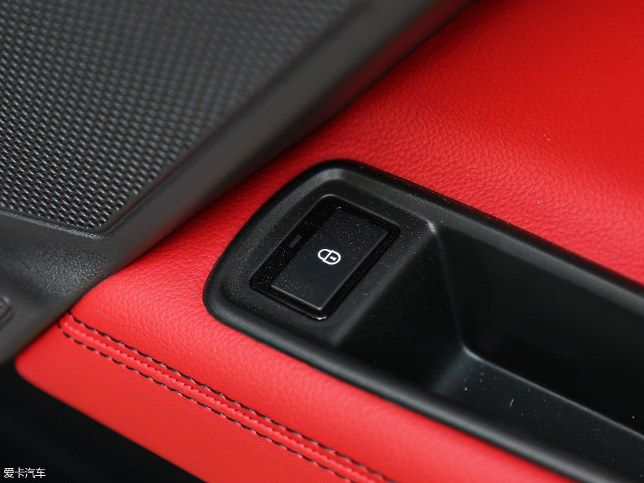 2017ݱXE 2.0T 200PS R-SPORT