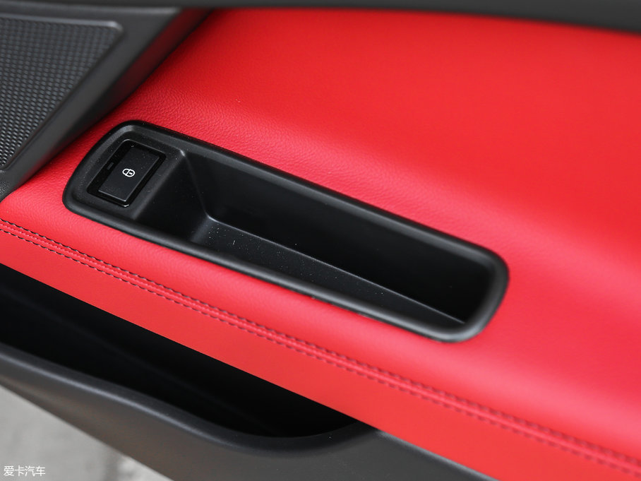 2017ݱXE 2.0T 200PS R-SPORT