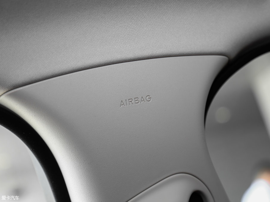 2017ݱXE 2.0T 200PS R-SPORT