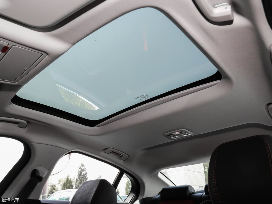 2017ݱXE 2.0T 200PS R-SPORT