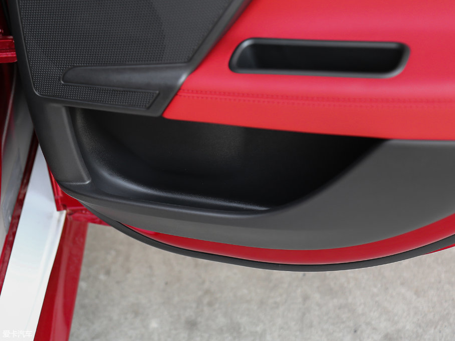 2017ݱXE 2.0T 200PS R-SPORT