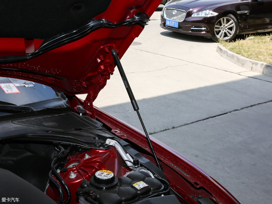 2017ݱXE 2.0T 200PS R-SPORT