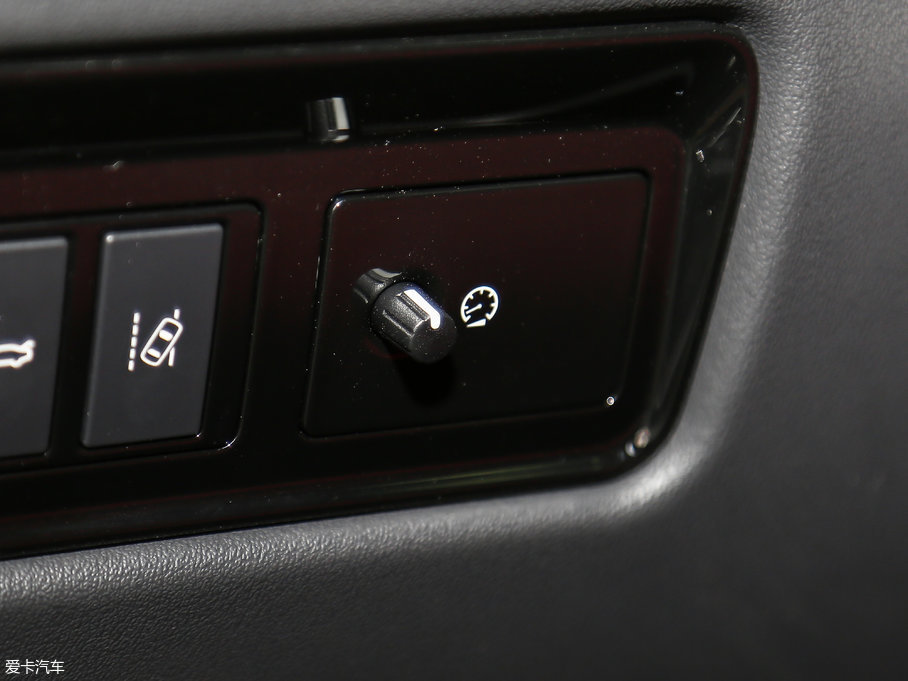 2017ݱXE 2.0T 200PS R-SPORT