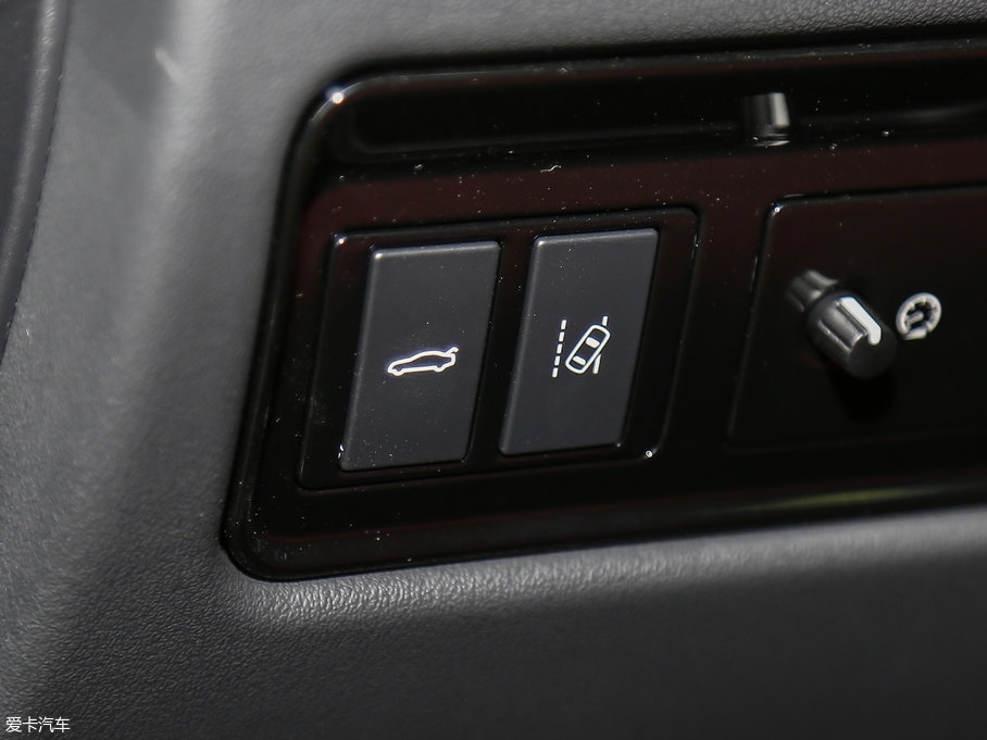 2017ݱXE 2.0T 200PS R-SPORT